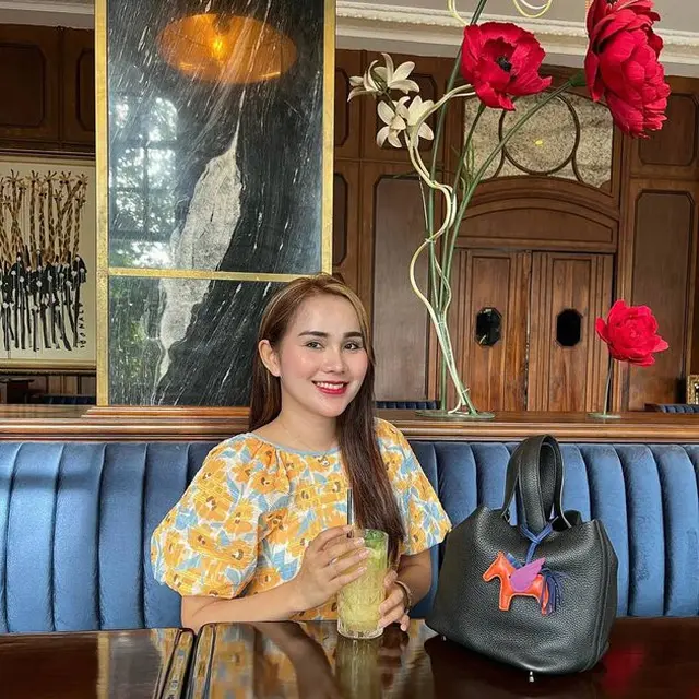 Transgender Isa Zega Dipolisikan Buntut Umrah Pakai Hijab