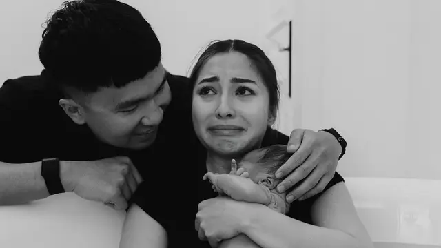 Nikita Willy Lahirkan Anak Kedua Lewat Metode Water Birth