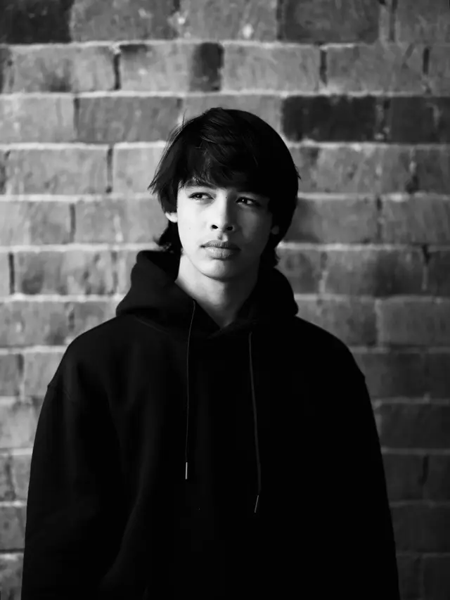 Penyanyi Ananias Asona Rekam Lagu Bintang Jatuh