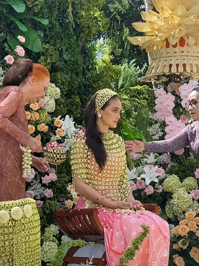Luna Maya Gelar Acara Siraman di Bali Airnya 7 Sumber Mata Air