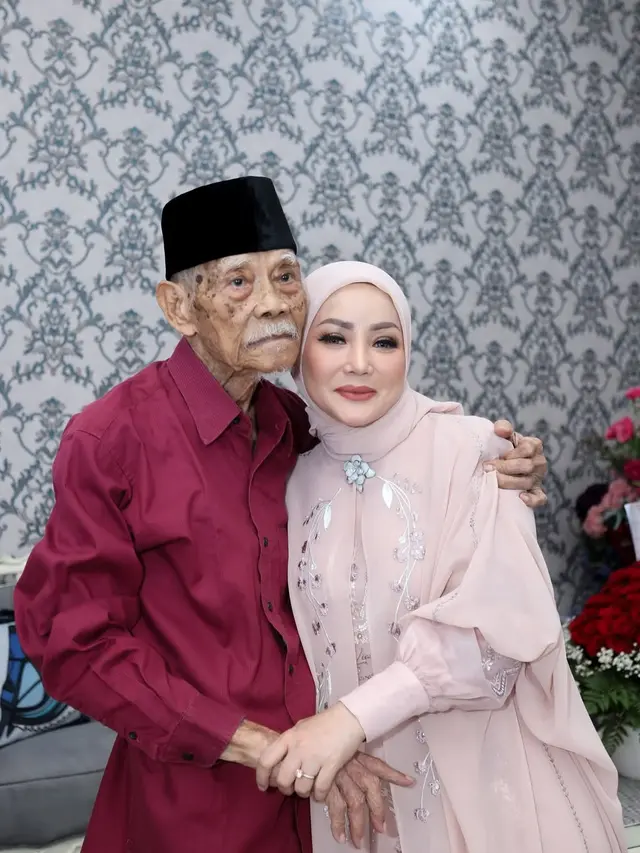 Pedangdut Kristina Berduka Sang Ayah Meninggal Dunia