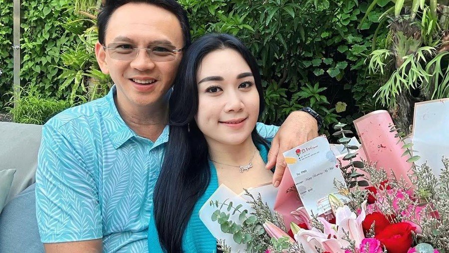 7 Potret Bucin Ahok Beri Bunga & Pelukan Ultah ke-28 Puput