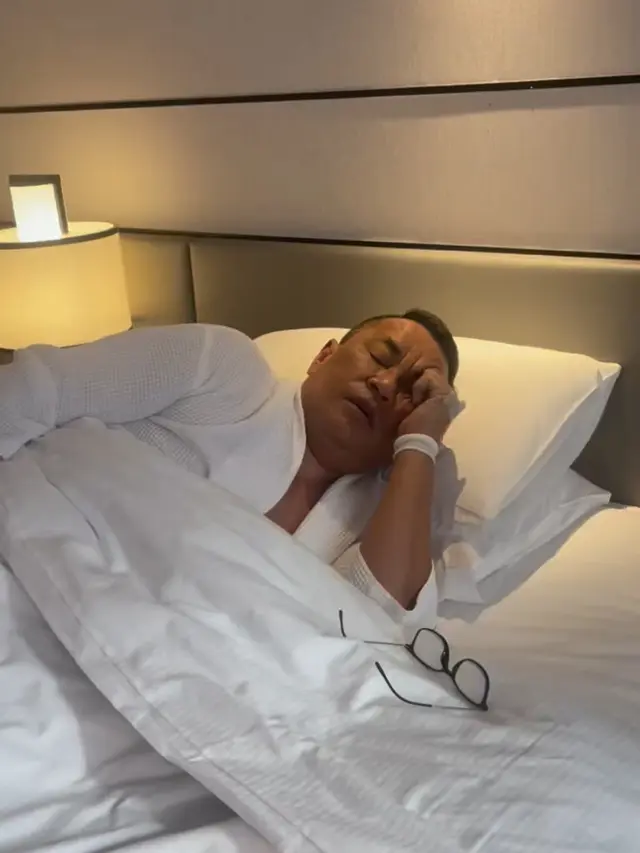 Hotman Paris Dibawa ke Singapura Keracunan Ikan Panggang