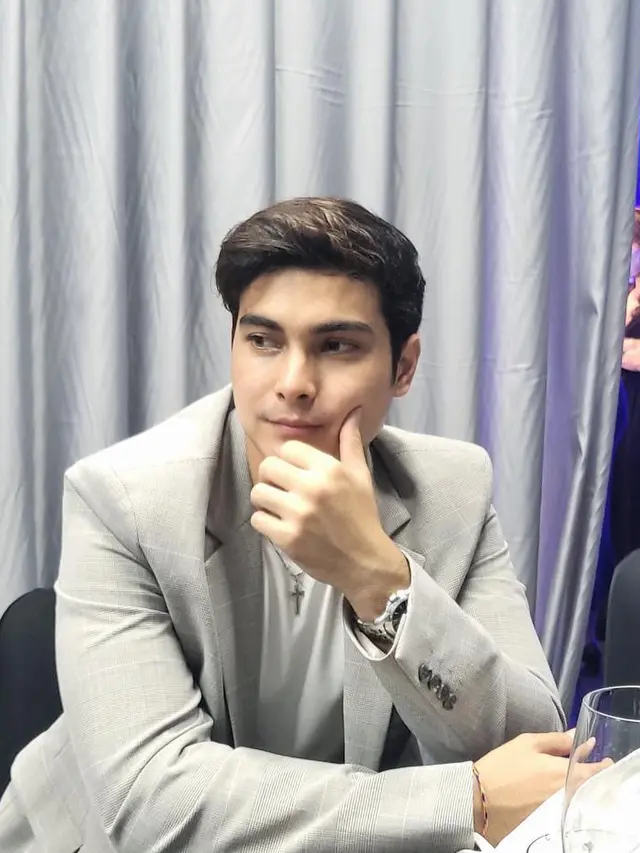 Cinta Brian Bawa 9 Pasang Sepatu di Lokasi Syuting Sinetron