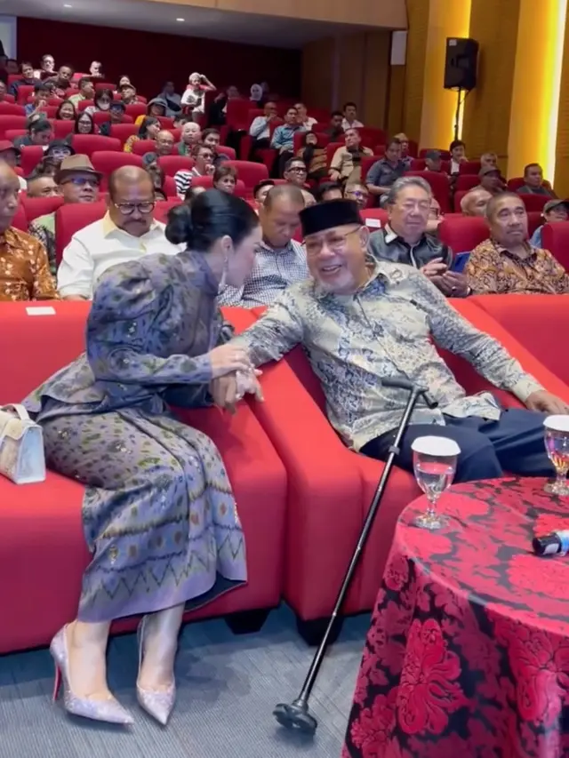 Enteng Tanamal Luncurkan Buku Biografi