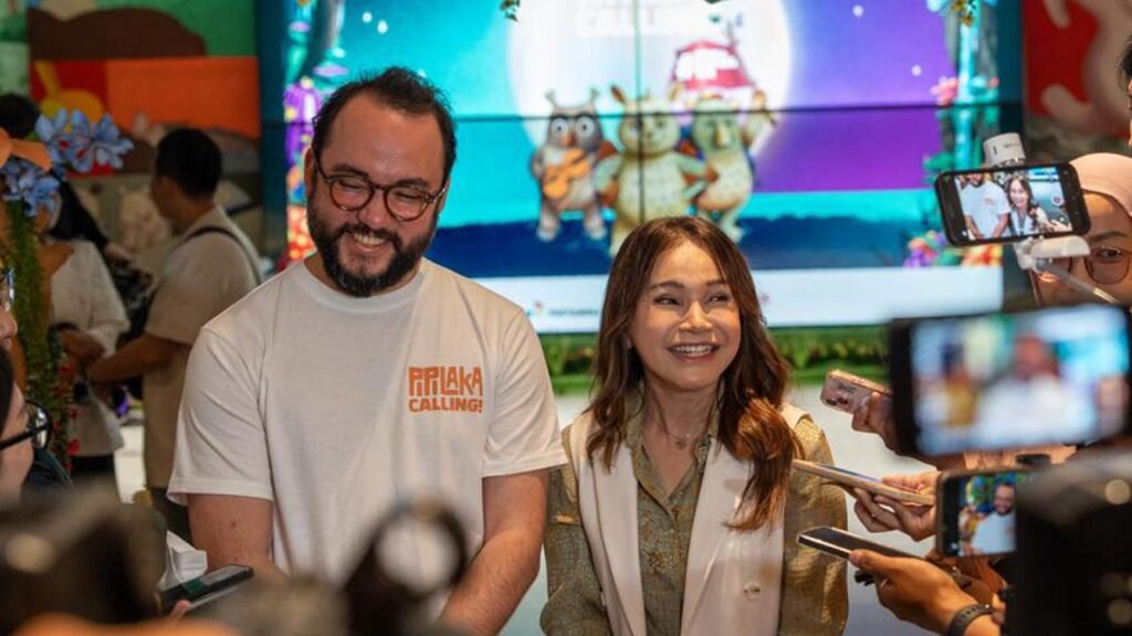 Rossa Isi Suara Tokoh Semut Dalam Instalasi Seni Pipilaka