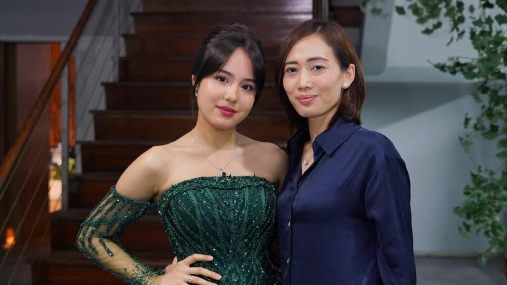 Nicole Rossi Rayakan Hari Ibu dengan Melukis Wajah Ibunda