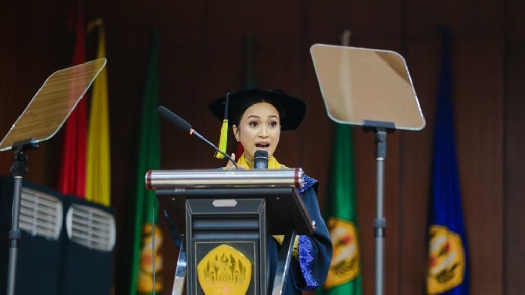 Desainer Laely Indah Lestari Raih Gelar Doktor dengan IPK 4.0