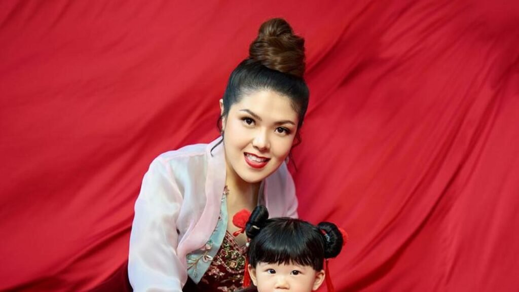 Tina Toon Rayakan Tahun Baru Imlek