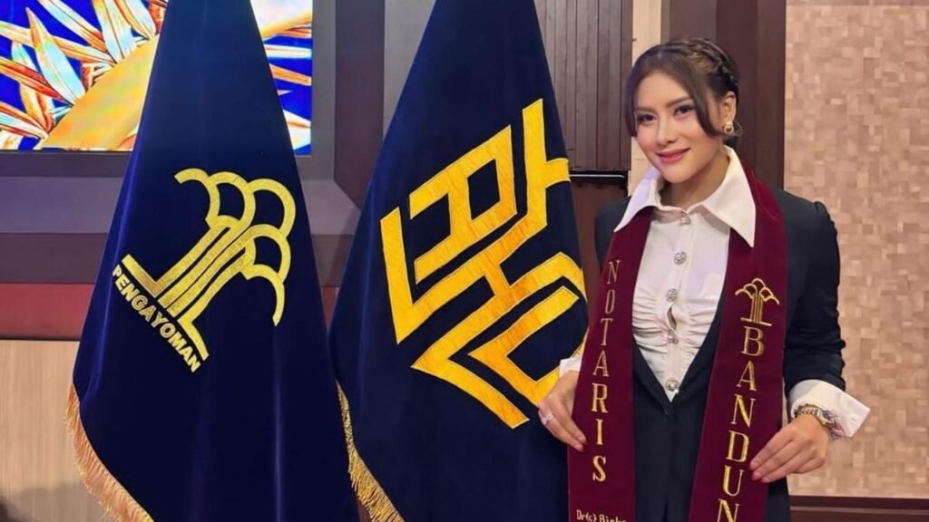 Presenter Riska Kartini Resmi Jadi Notaris Tandai Babak Baru