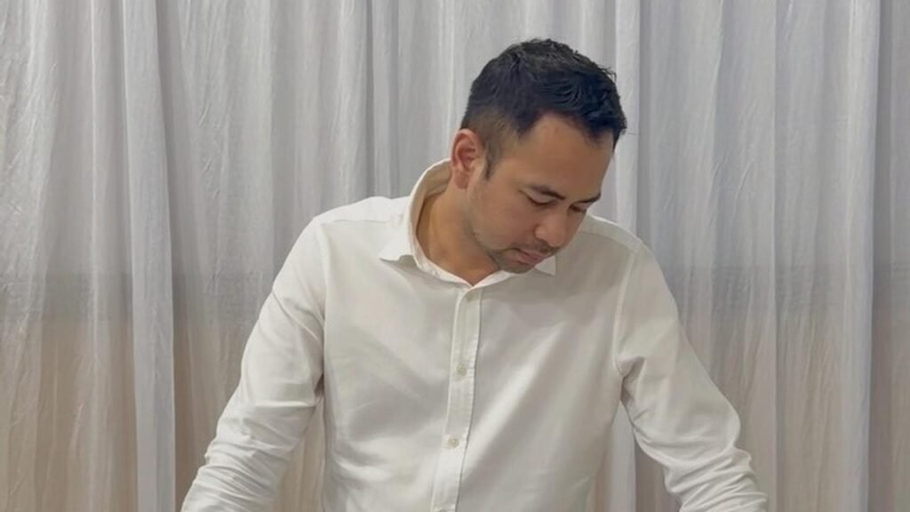 Raffi Ahmad Melayat ke Rumah Duka Sutradara Nayato Fio Nuala